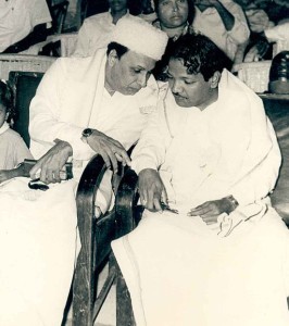 M._G._Ramachandran_and_M._Karunanidhi-266x300